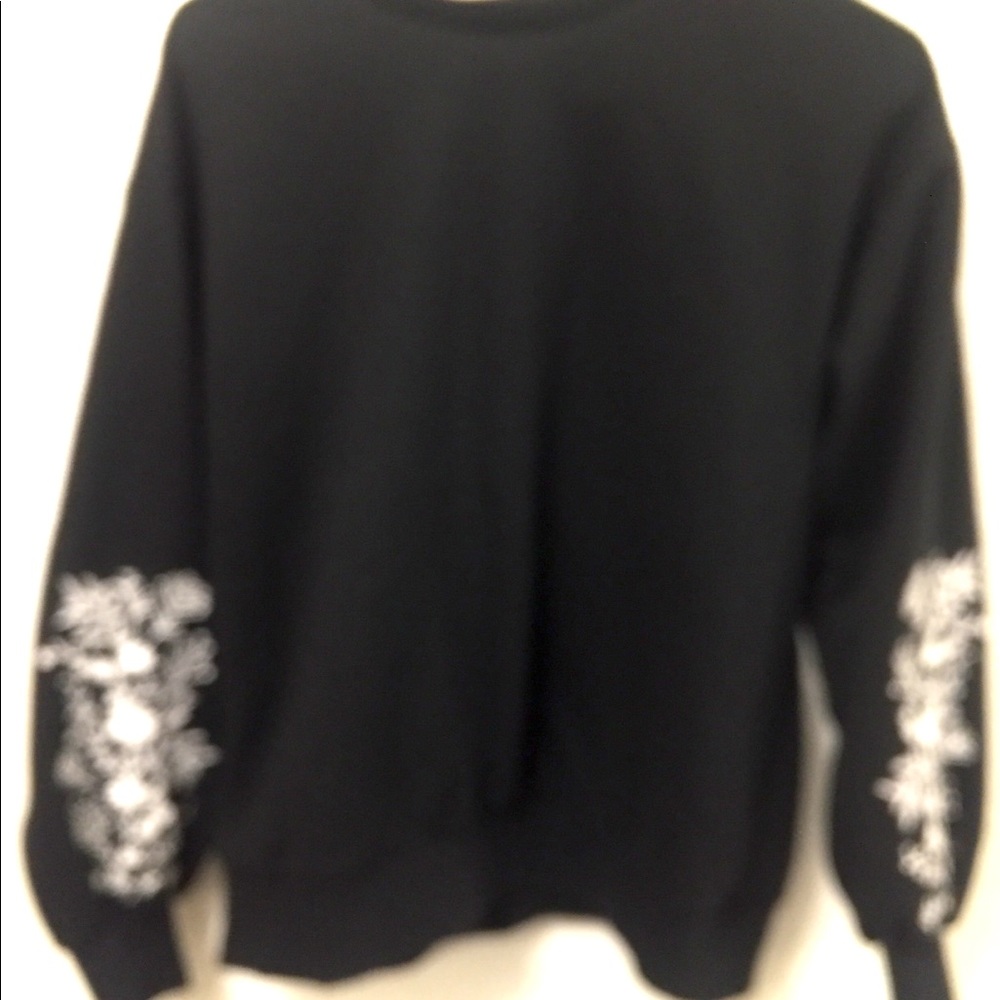 Forever 21 sweatshirt with flowers